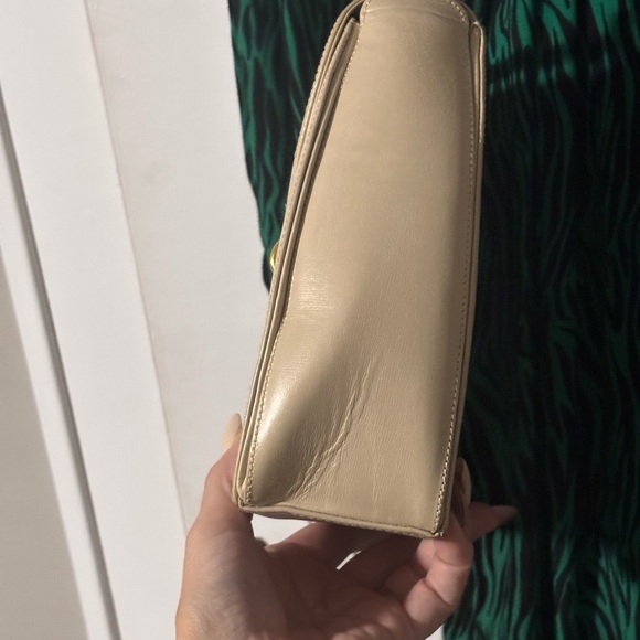 Paloma Picasso vintage Dead stock gold plated cream leathered shoulder bag - Picture 9 of 16